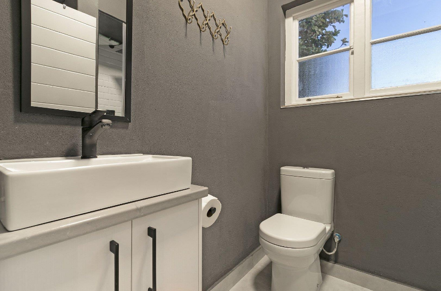 1 Bedroom Property for Sale in Sea Point Western Cape